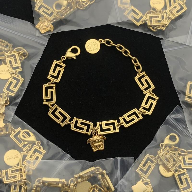 Versace necklace 06lyx38